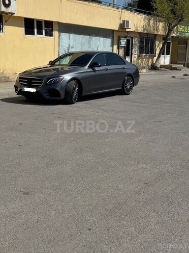 Mercedes E 300 4MATIC-1