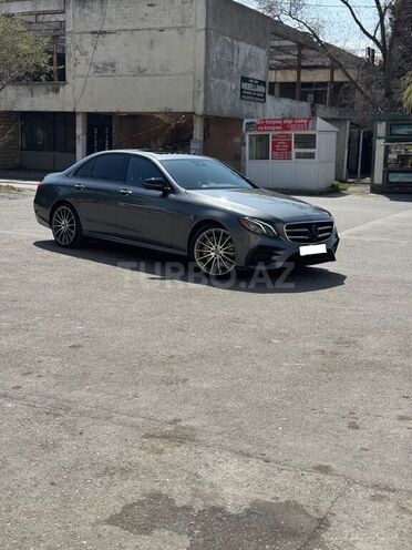 Mercedes E 300 4MATIC-2