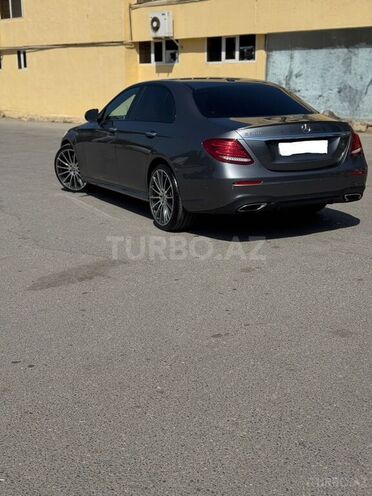 Mercedes E 300 4MATIC-3