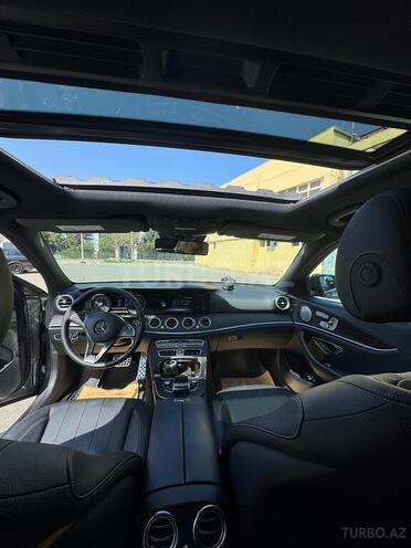 Mercedes E 300 4MATIC-7