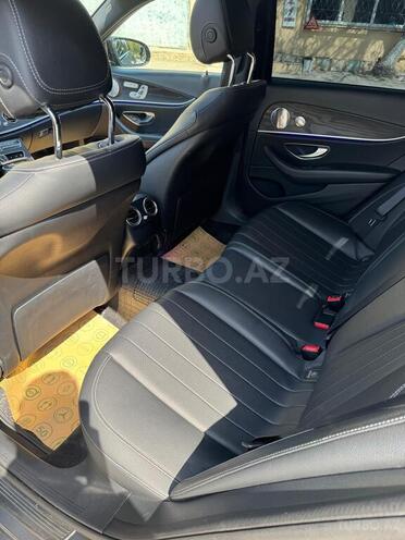 Mercedes E 300 4MATIC-9