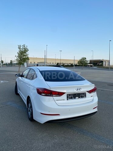 Hyundai Avante-5