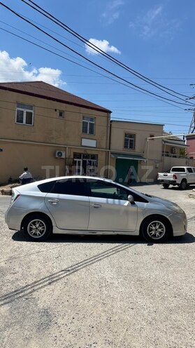 Toyota Prius-4