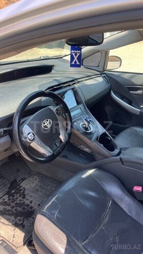 Toyota Prius-5