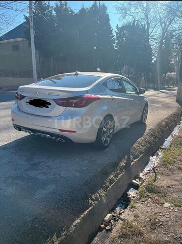 Hyundai Elantra-4