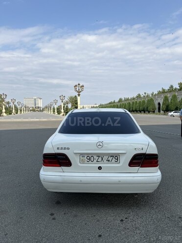 Mercedes E 200-2