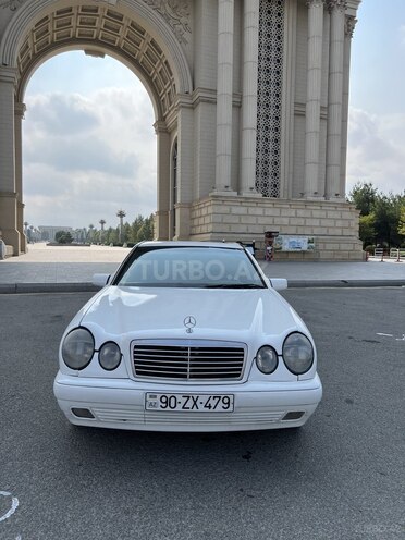 Mercedes E 200-1
