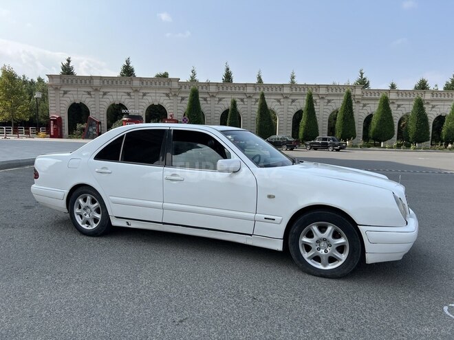 Mercedes E 200-4