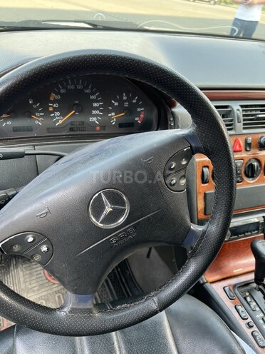 Mercedes E 200-6