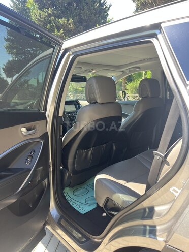 Hyundai Santa Fe-12