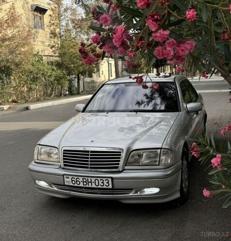 Mercedes C 200-1