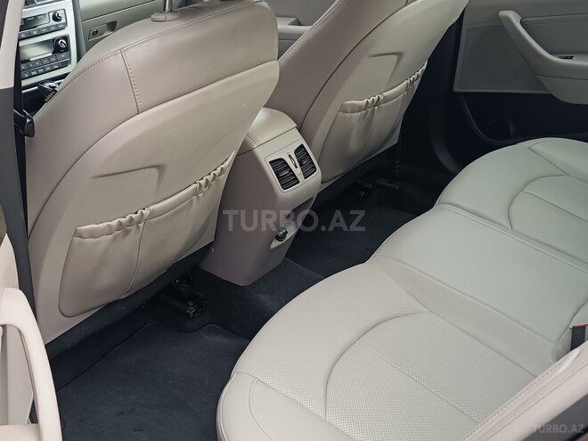 Hyundai Sonata-14