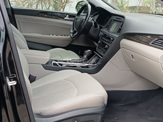 Hyundai Sonata-16