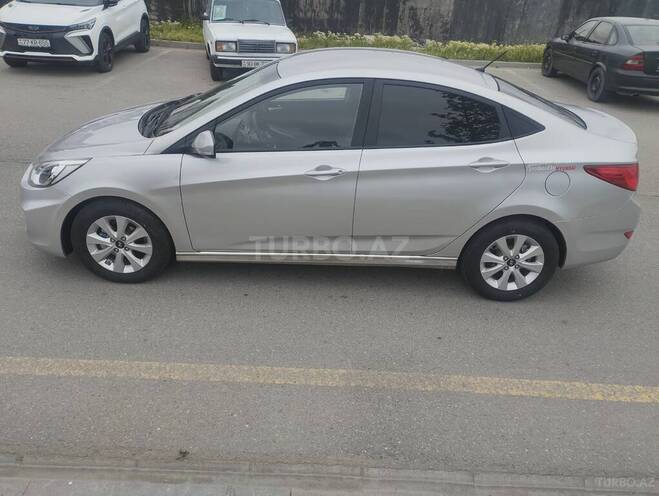 Hyundai Accent-5