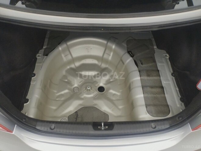 Hyundai Accent-4