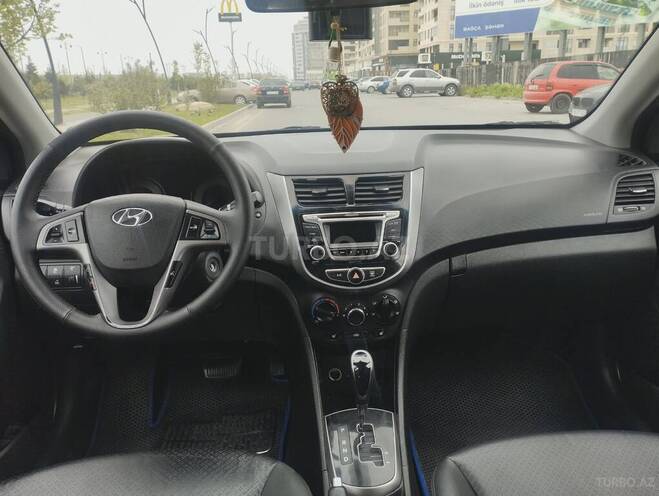 Hyundai Accent-7
