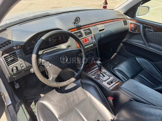 Mercedes E 240-3