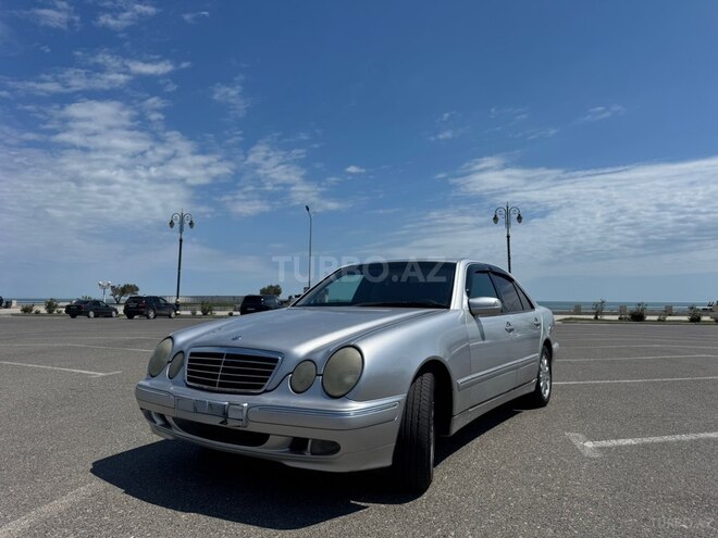 Mercedes E 240-4