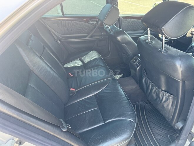 Mercedes E 240-2