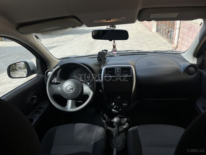 Nissan March-8