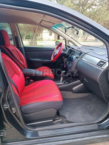 Nissan Tiida-10