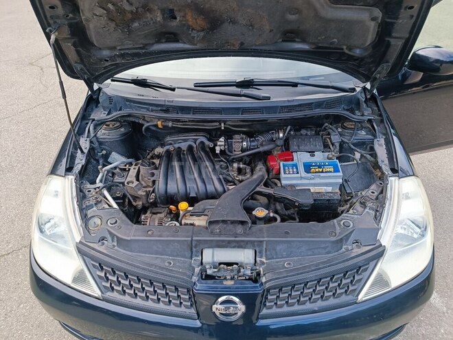 Nissan Tiida-14