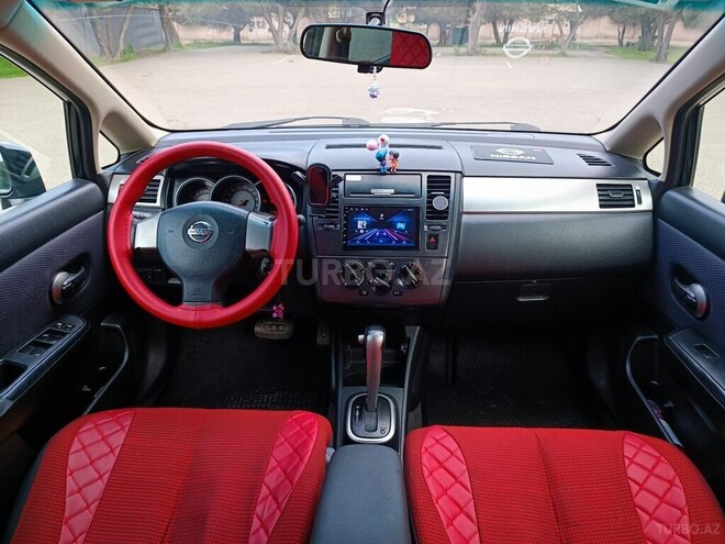 Nissan Tiida-12