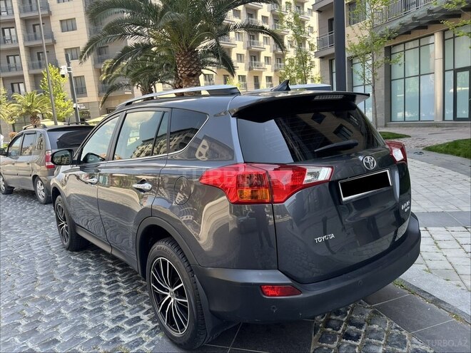 Toyota RAV4-8