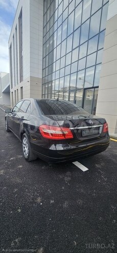 Mercedes E 220-11