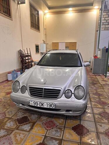 Mercedes E 220-1