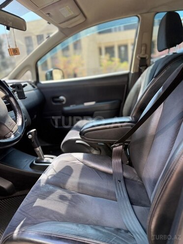 Nissan Tiida-12