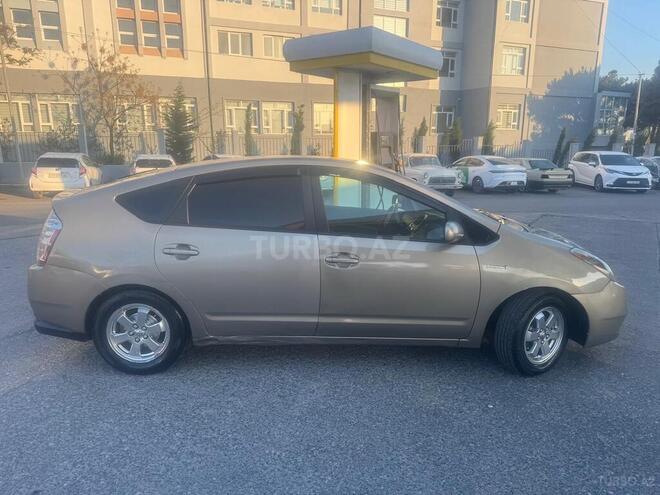 Toyota Prius-12