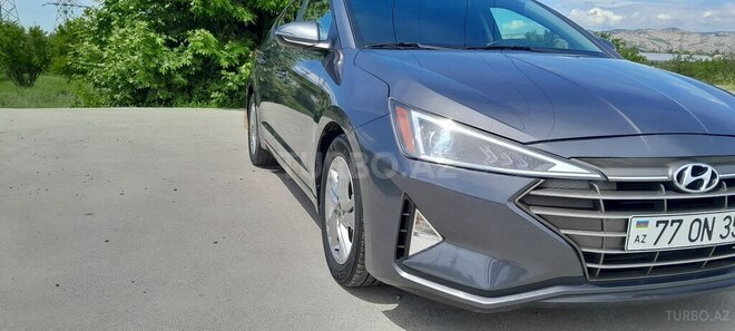 Hyundai Elantra-3