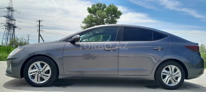Hyundai Elantra-4