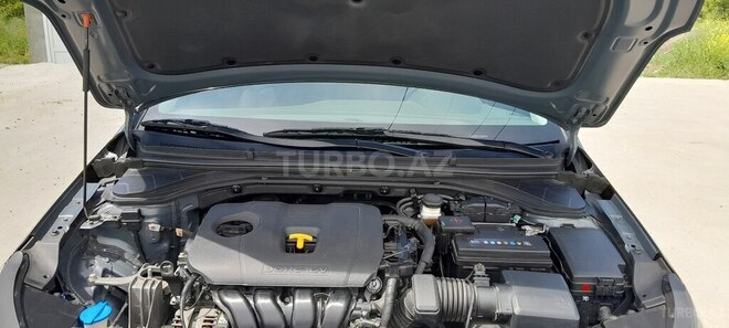 Hyundai Elantra-9