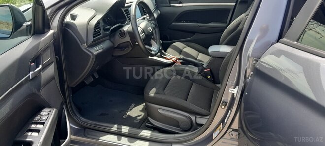 Hyundai Elantra-17