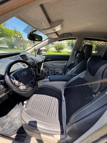 Toyota Prius-8