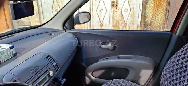 Nissan Micra-10