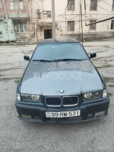 BMW 320-1