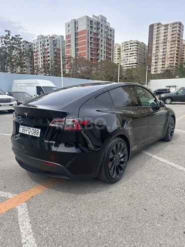 Tesla Model Y-6