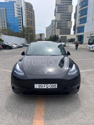 Tesla Model Y-4