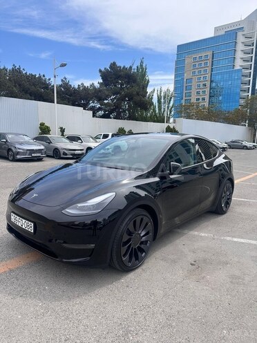 Tesla Model Y-1