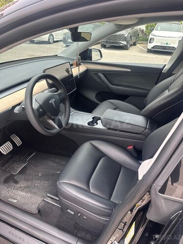 Tesla Model Y-10