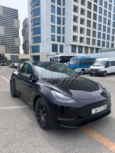 Tesla Model Y-8
