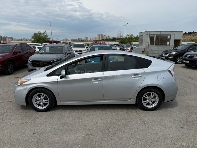 Toyota Prius-4