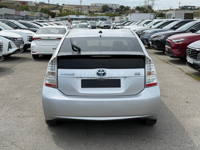 Toyota Prius-7