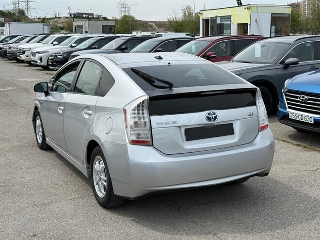 Toyota Prius-5
