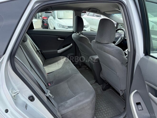 Toyota Prius-14