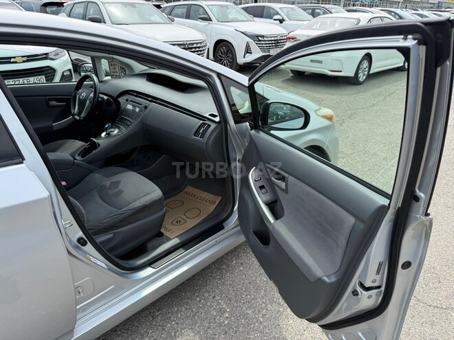 Toyota Prius-13