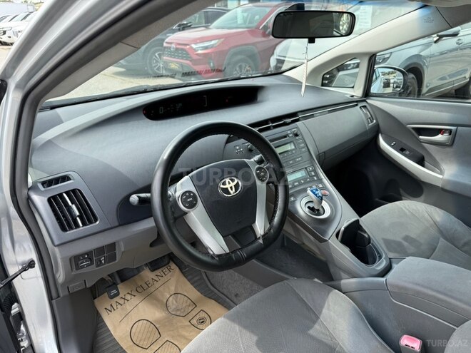 Toyota Prius-9